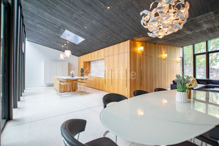 Teach An Droichid, 43 Pembroke Lane, Ballsbridge, Dublin 4