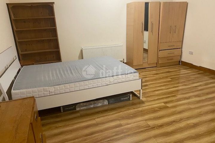 2 Huxley Crescent, off Cork Street, Dublin 8