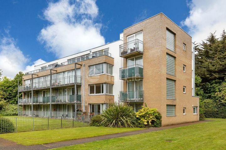 Apt 68, Griffith Hall, Glandore Road, D09 YF54, Dublin 9