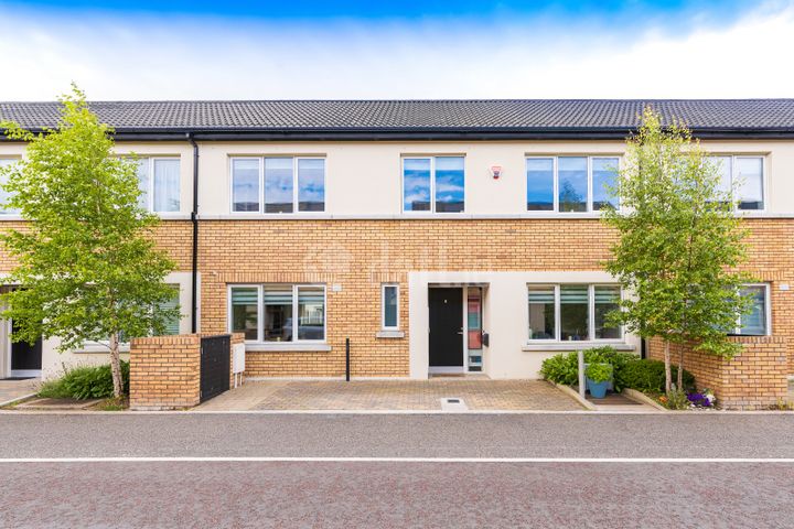 6 Larkfield Dale, Clay Farm, Leopardstown, Dublin 18