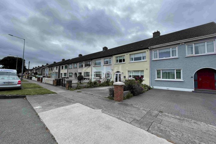 St Peters Road, Walkinstown, Dublin 12 (Double Room To Rent)