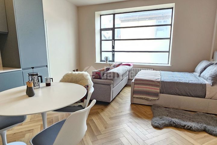 Studio 42, The Warehouse, Clanbrassil Terrace, D08PK12, South Circular Road, Dublin 8
