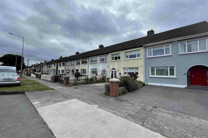 St Peters Road, Walkinstown, Dublin 12 (Double Room To Rent)