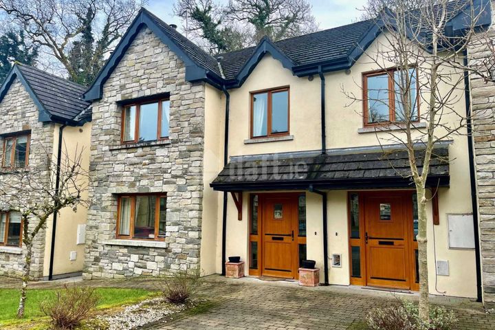 7 Lord Leitrim Court, Lough Rynn, Mohill, Co. Leitrim