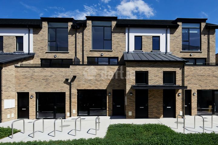 74 The Crescent, Two Oaks, Knocklyon, Dublin 16