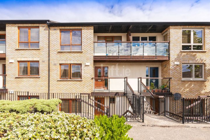 Hunters Hill, Hunters Wood, Ballycullen, Dublin 24