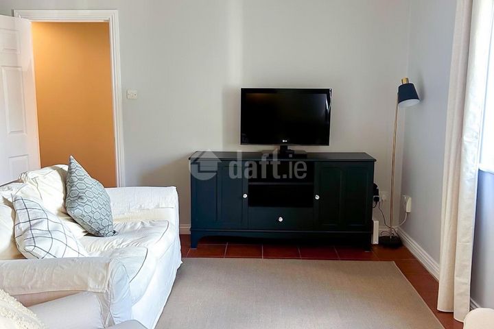 College Road,Galway Short-Term 6-Month Let, Modern 2-Bed Apartment | €2,600/month (All Bills Included), Bohermore, Co. Galway