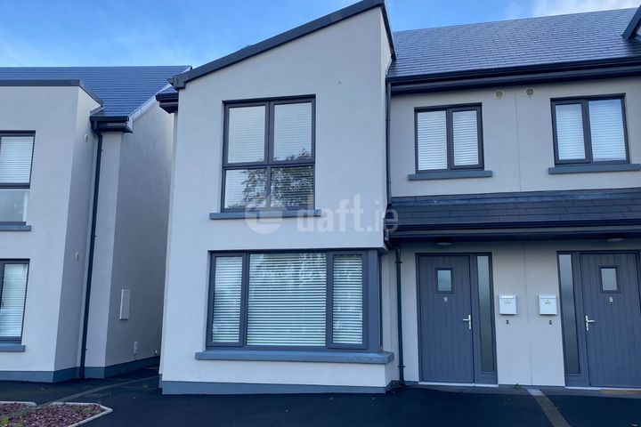 9 Curate's Court, Roslevan, Ennis, Co. Clare