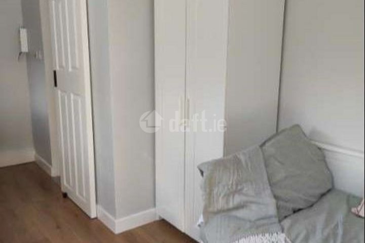 Santry Avenue, Santry, Dublin 9