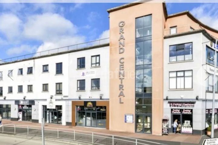 40 grand central, Letterkenny, Co. Donegal
