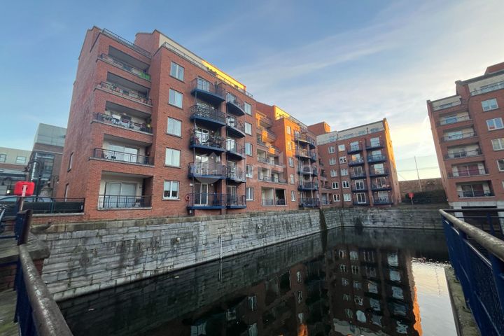 Inishtrahull, Custom House Harbour, IFSC, Dublin 1