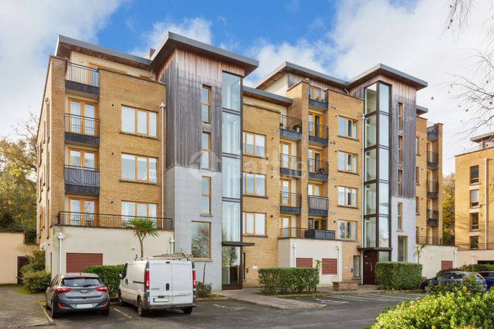 Duplex Apartment, Littlewood, Stepaside, Dublin 18