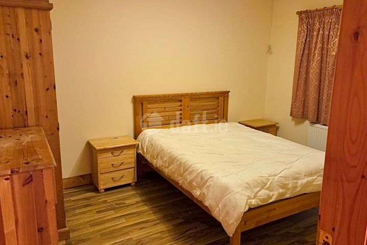 Available Immediately- Warm & Fully Furnished 2-Bed Home in Excellent Condition, Tubbercurry Town Centre, Tubbercurry, Co. Sligo