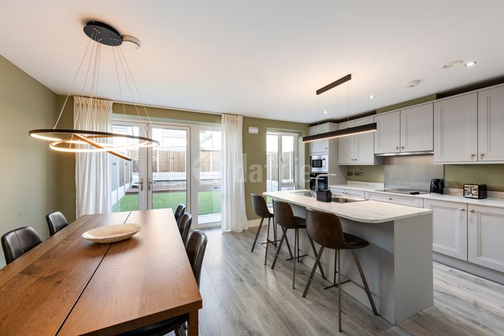 2 The Avenue, Bellingsmore