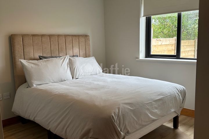Short-Term 6-Month Let – Modern 2-Bed Apartment with Garden | €2,600/month (All Bills Included) Mullán Mór, Tuam Road, Co. Galway