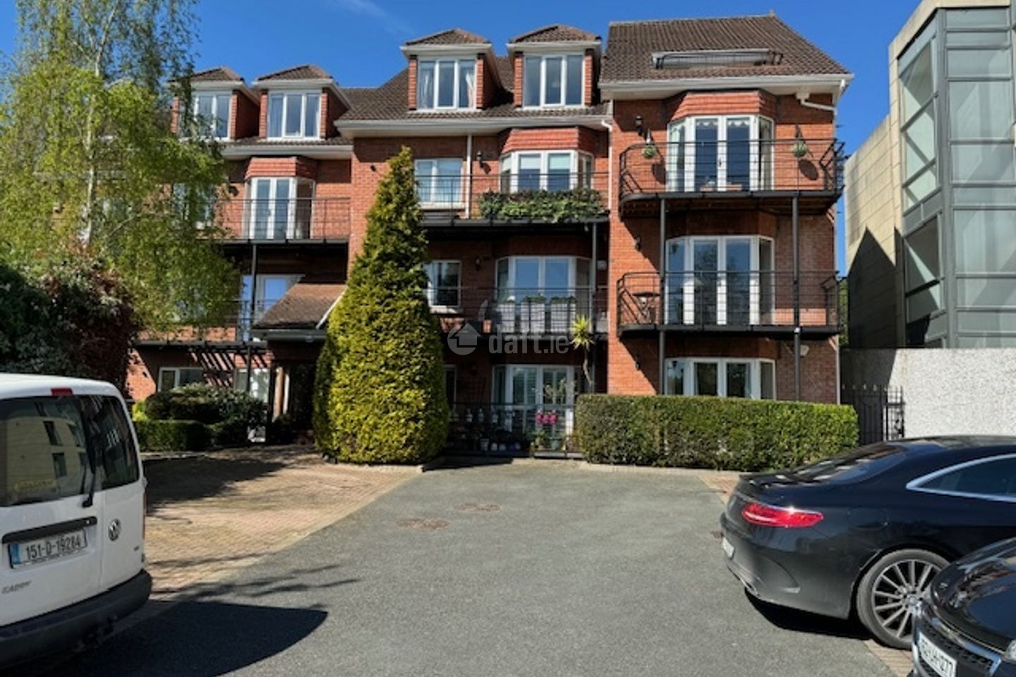 8 Riverside Apartments, Milltown Road, Milltown, Dublin 6 is for rent