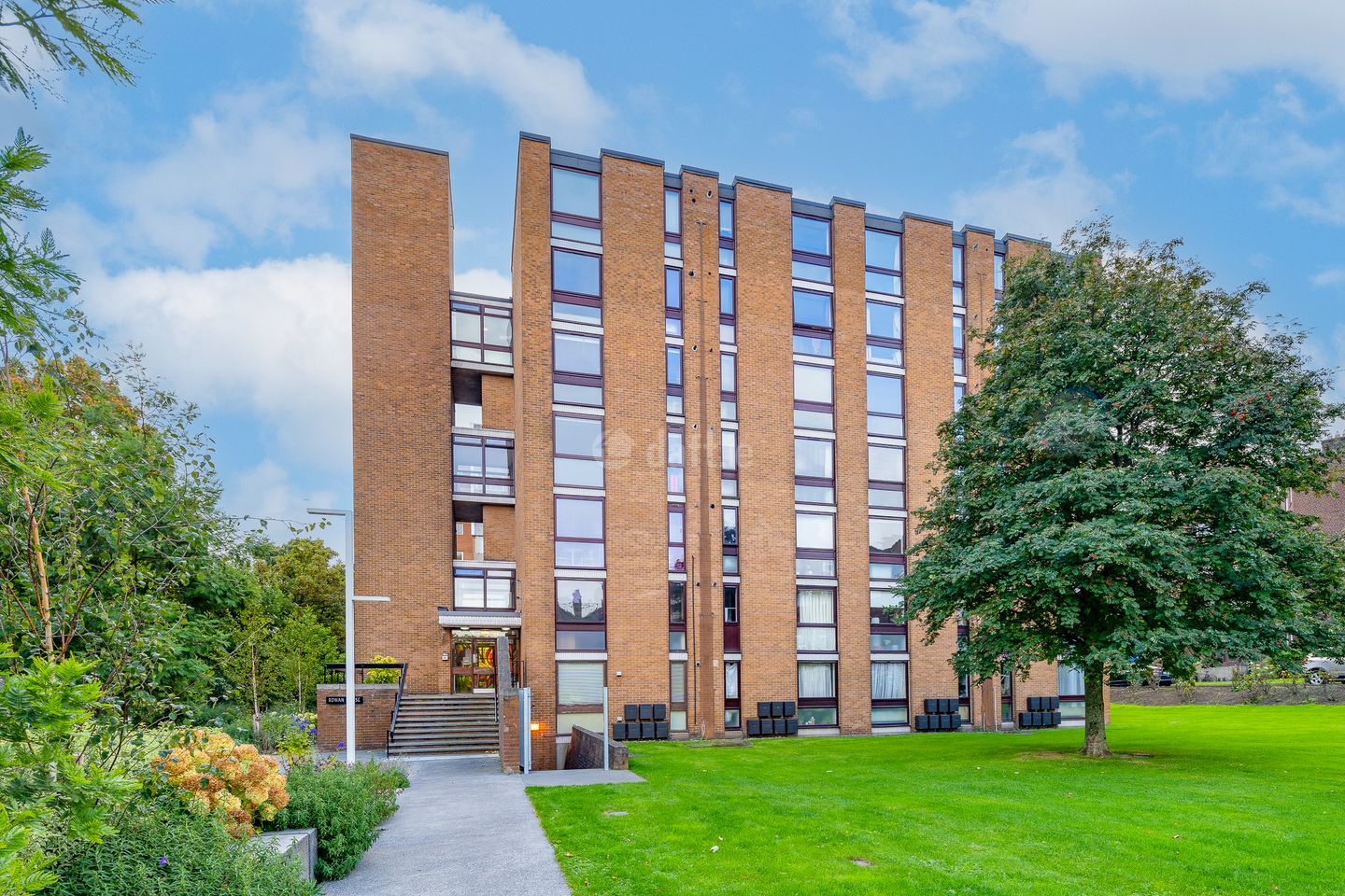 24 Rowan House, Mespil Estate, Dublin 4 is for rent on Daft.ie