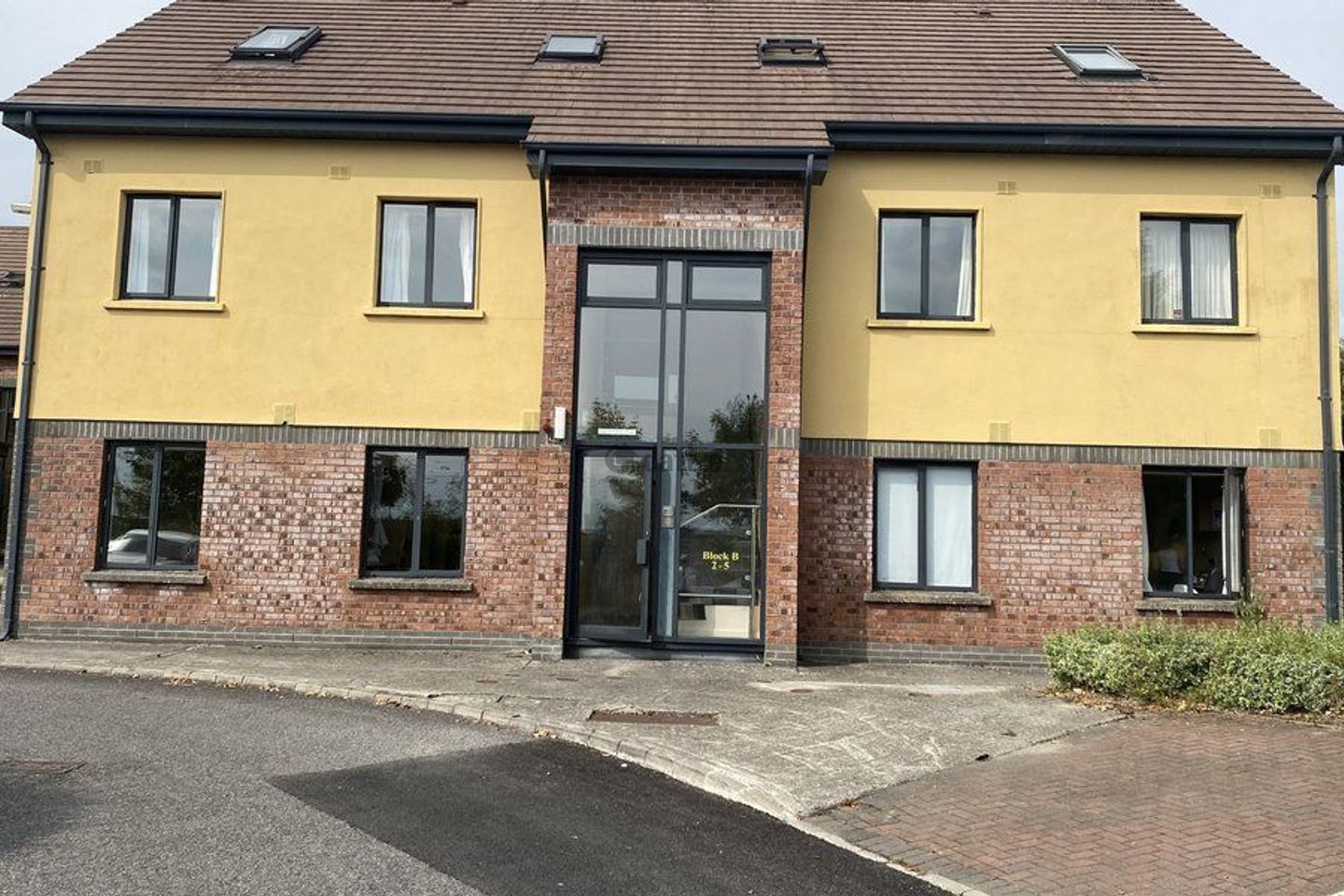 SUMMER ONLY--Apartment Share in Wellmount Village , Athlone, Co. Roscommon