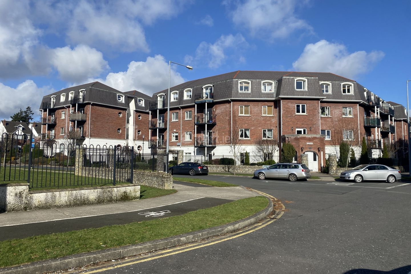 111 Castle Court kilgobbin wood, Sandyford, Dublin 18 is for rent on