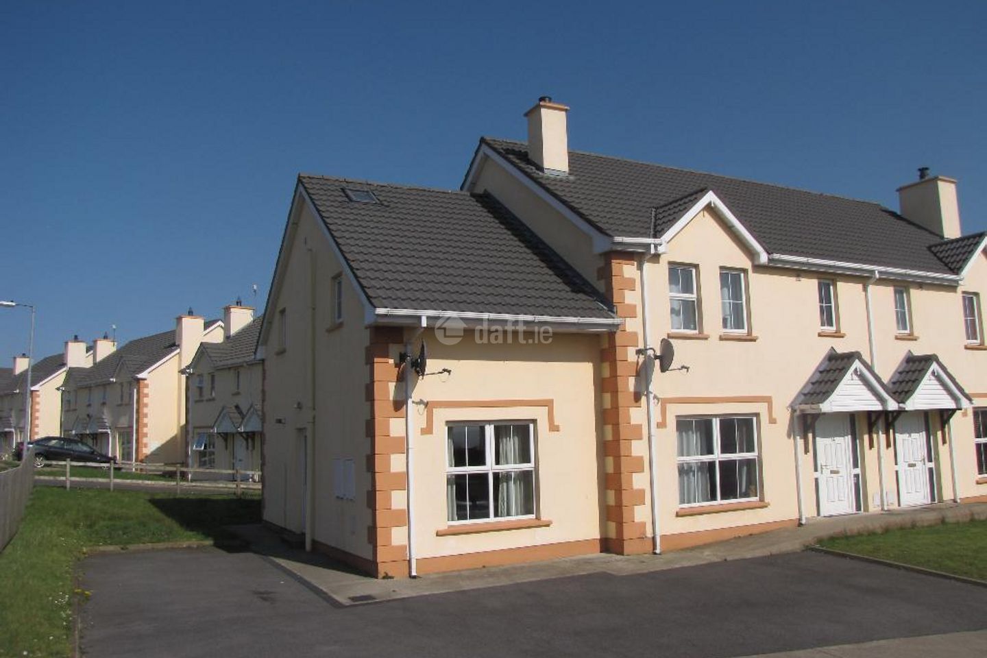 36a Glentain Close, Mountain Top, Letterkenny, Co. Donegal is for rent