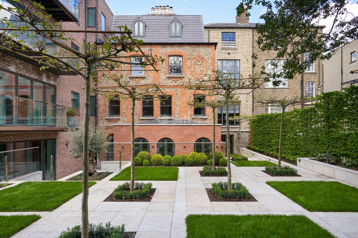 Apartment 10, 19 Pembroke Road, Ballsbridge, Dublin 4 is for rent on