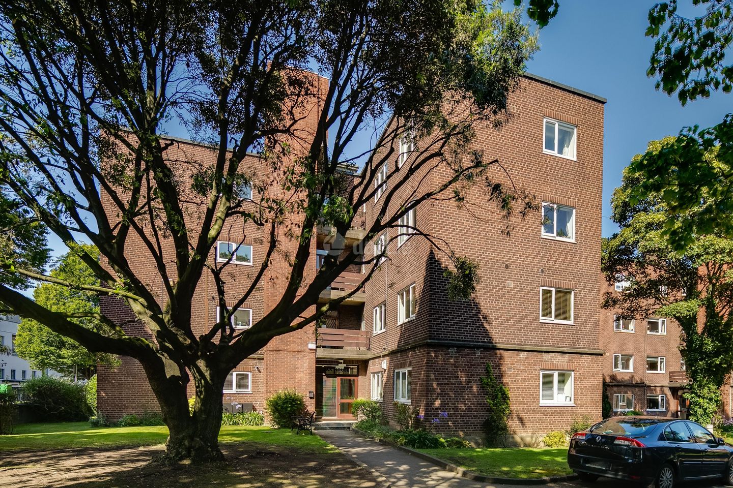 63 Oak House, Mespil Estate, Dublin 4