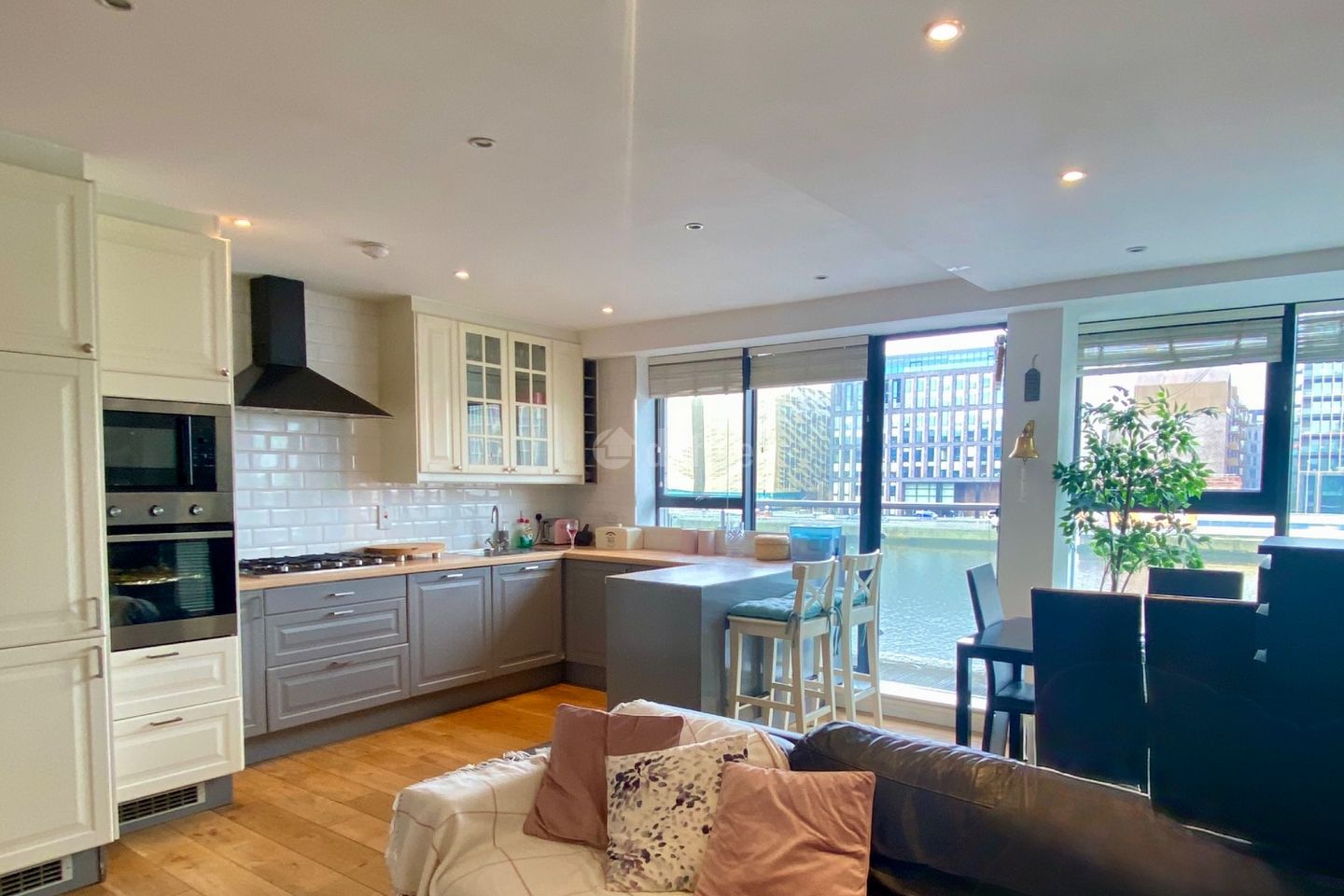 77 Sir John Rogerson's Quay, Dublin 2