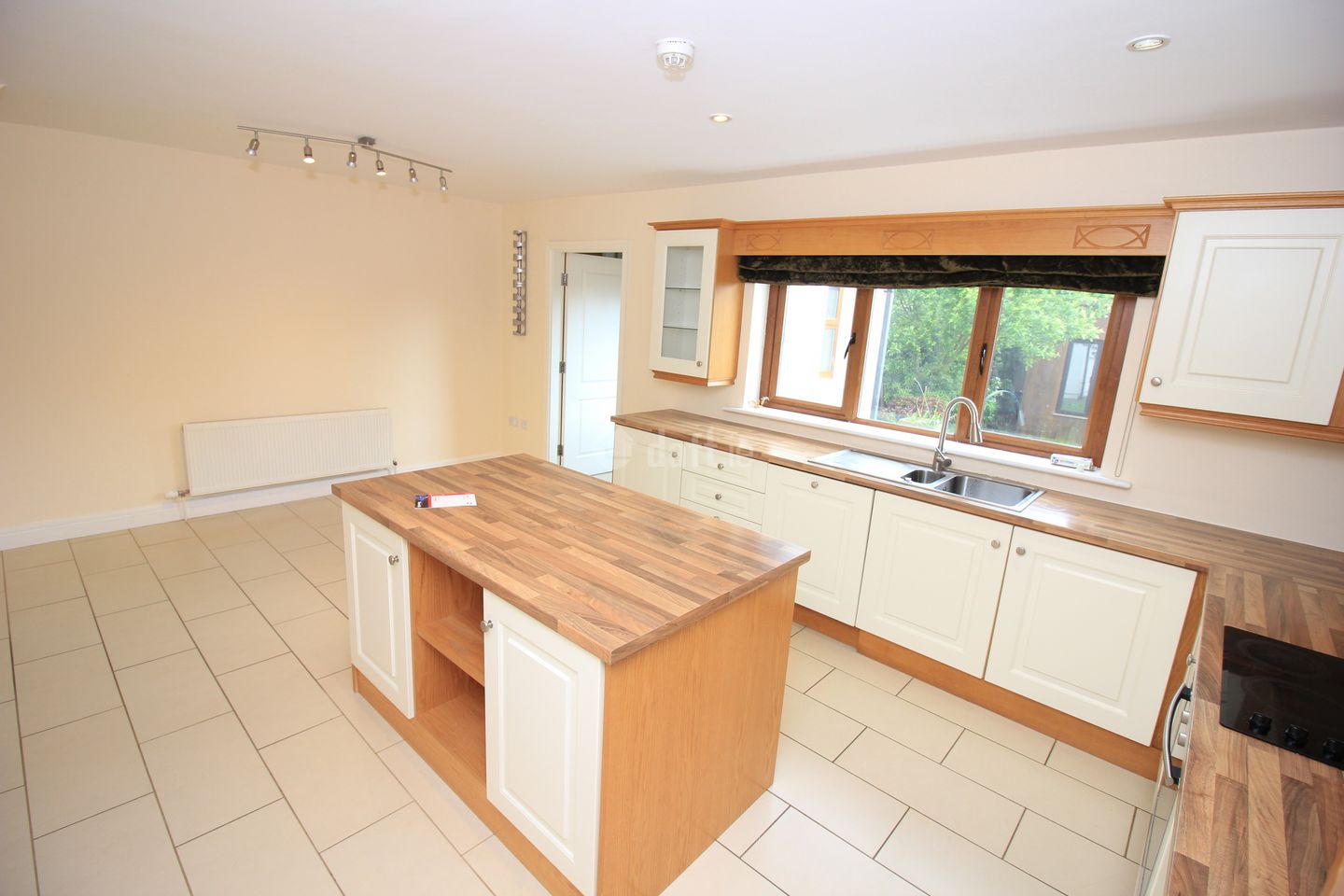 110 Fort Hill + GARDEN ROOM, Douglas, Co. Cork