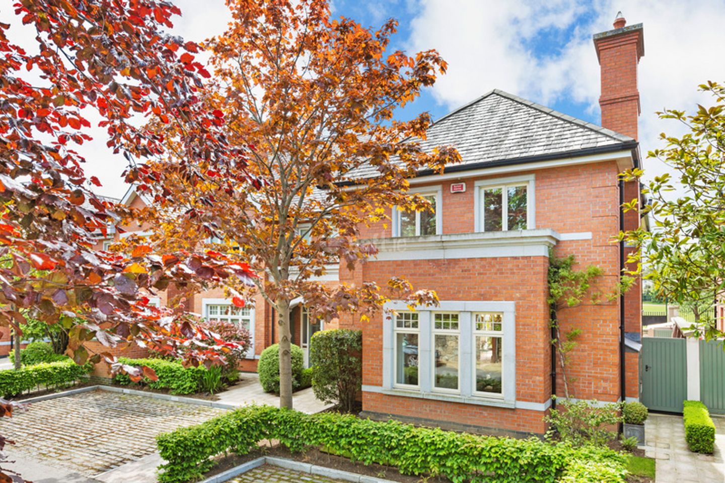 12 Ailesbury Wood
Ailesbury Road
Dublin 4