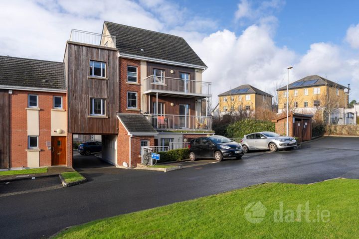 18 Cluain Shee, Aiken`s Village, Sandyford, Dublin 18, D18YK02