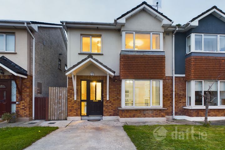8 Orchard Crescent, Carrick-on-Suir, Co. Tipperary