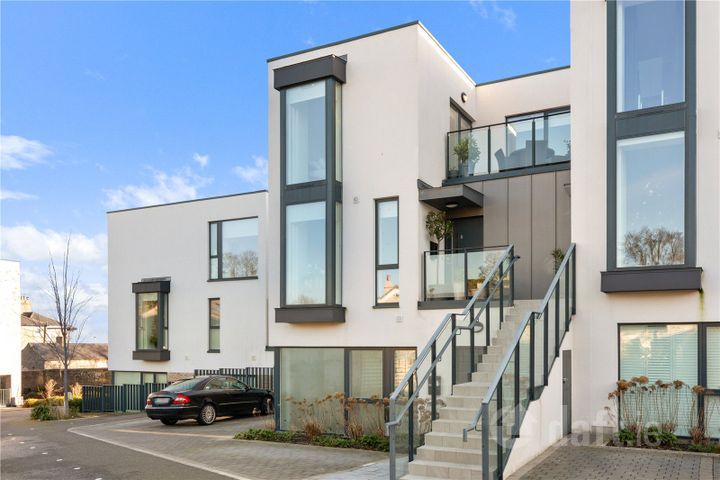 8 Westminster Wood, Foxrock, Dublin 18, D18F3PR