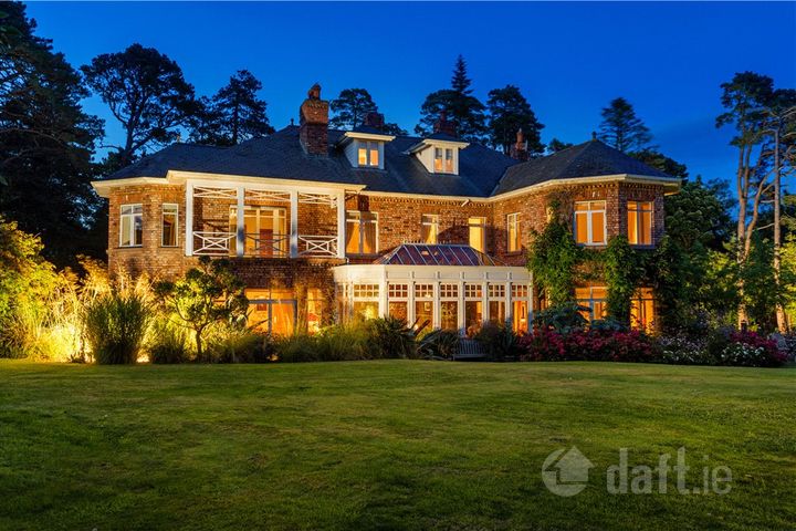 Tinnahinch, Plunkett Avenue, Foxrock, Dublin 18, D18F8C4