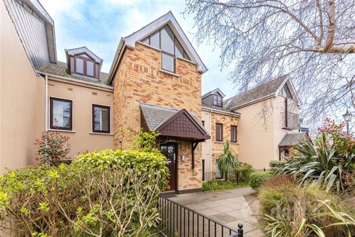 Apartment, Village Court, Butterfield Avenue, Dublin 14