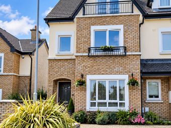 104 Leargán, Western Distributor Road, Knocknacarra, Co. Galway - End-of-terrace house