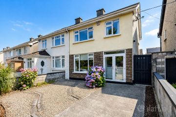 610 Collins Avenue Extension, Whitehall, Dublin 9, D09HK19