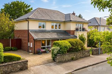 8 Kelston Park, Foxrock, Dublin 18, D18YT93