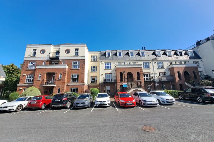 Loftus Square, Rathfarnham, Dublin 14