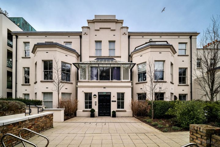 Westfield, Edward Square, Bloomfield Avenue, Donnybrook, Dublin 4