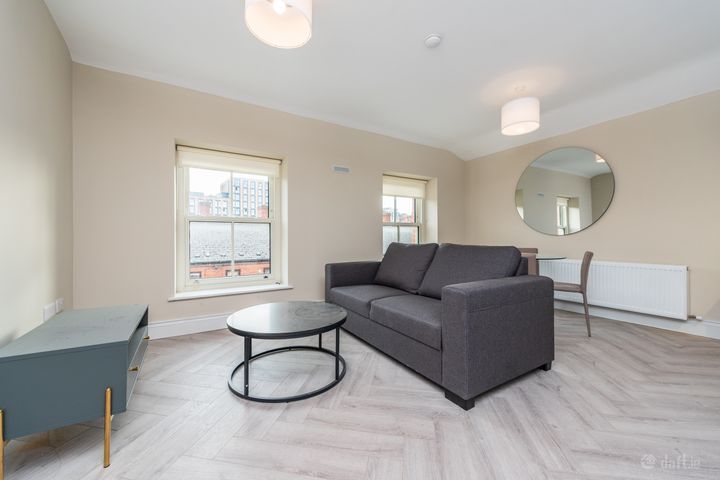 29/30 The Coombe, Dublin 8