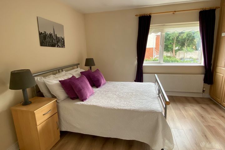 En Suite Larkfield, Lucan, Co. Dublin