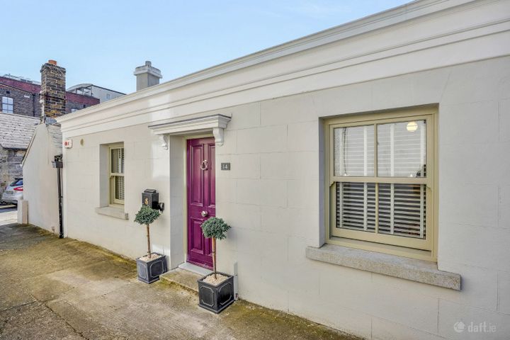 14 Albert Court East, Off Grand Canal Street Lower, Dublin 2, D02YW88