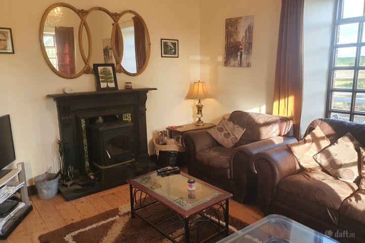 Monaveen Inn, Woodlawn, Ballinasloe, Co. Galway