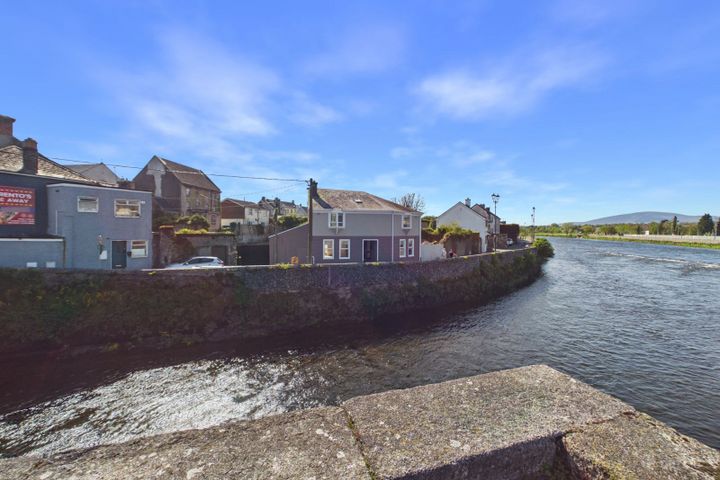 Old Bridge House, The Weir, South Quay, Carrickbeg, Carrickbeg, Co. Tipperary, E32X339