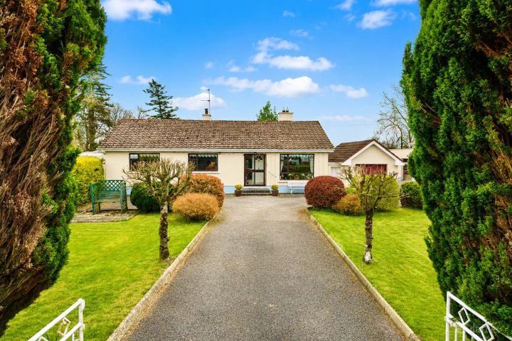 Mostrim Road, Ballymahon, Ballymahon, Co. Longford, N39AK22