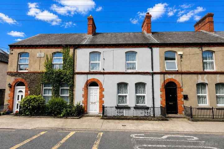 2 Arravale Terrace, Galbally Road, Tipperary Town, Co. Tipperary, E34FK28