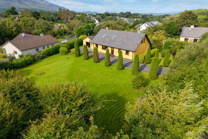 Carrownalurgan, Westport, Westport Quay, Co. Mayo, F28TX83