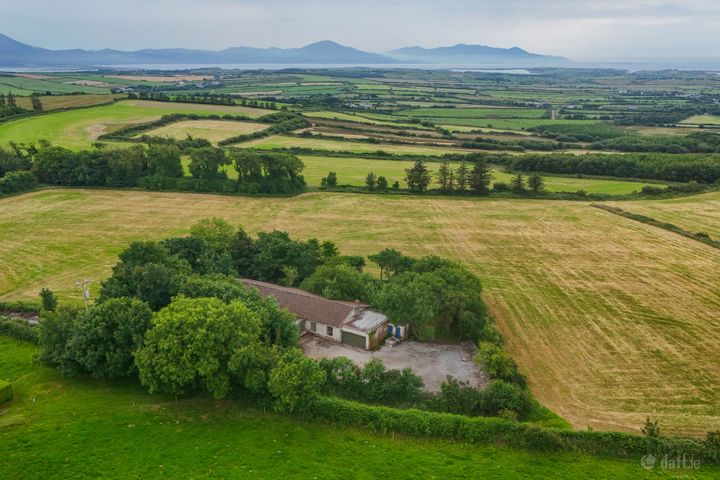Warrudi House, Liscahane East, Tralee, Co. Kerry, V92AP6R
