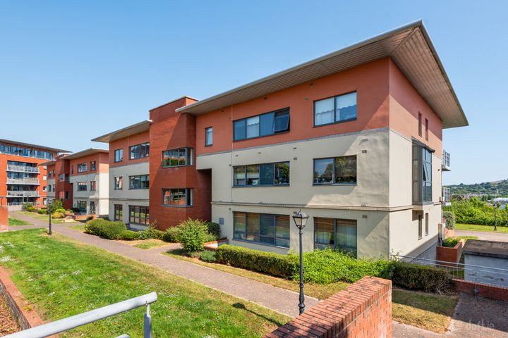 108 East Courtyard, Tullyvale, Cabinteely, Dublin 18, D18RR80