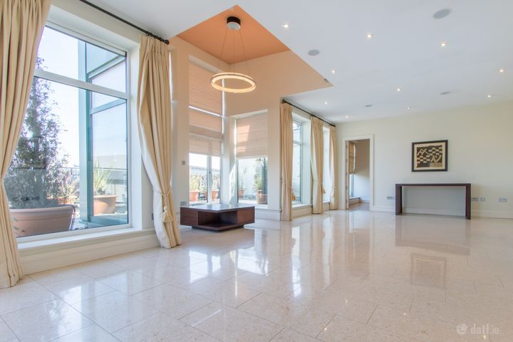 Block B, 48 Adelaide Sq, Whitefriar St, Dublin 8, Dublin